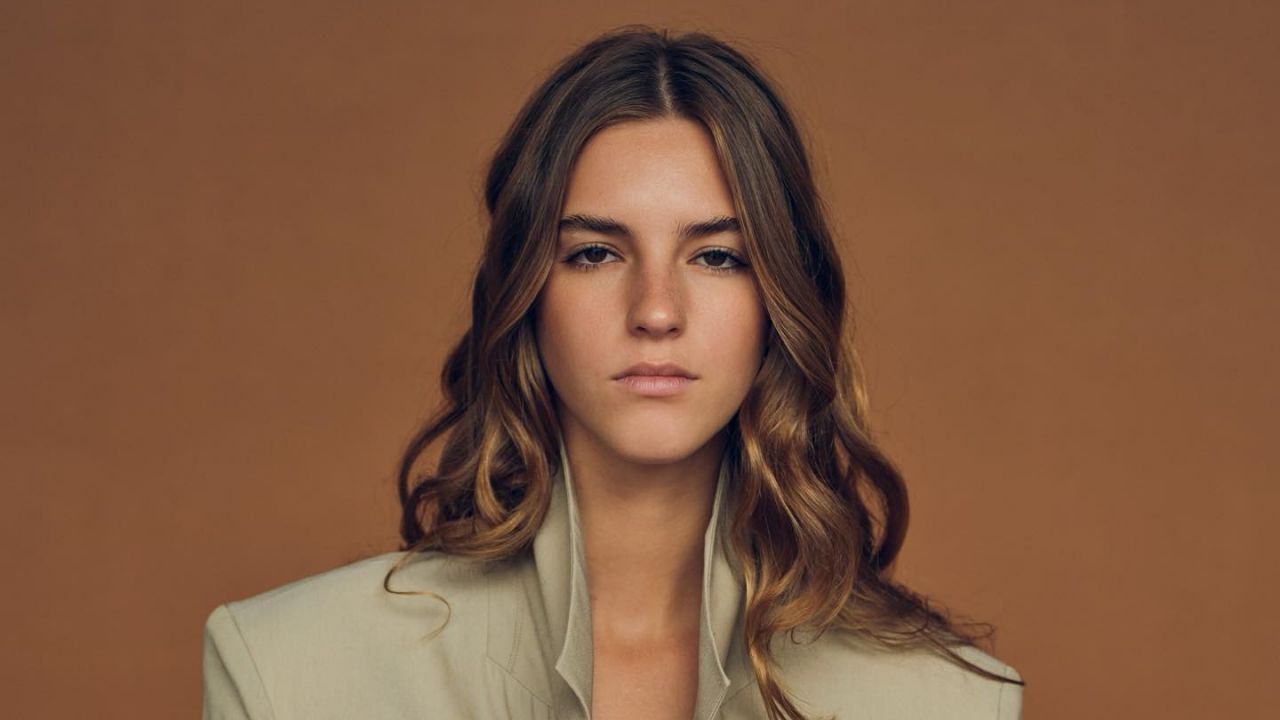 Emily Feld Bio: Age, Net Worth, Family & Fashion Style